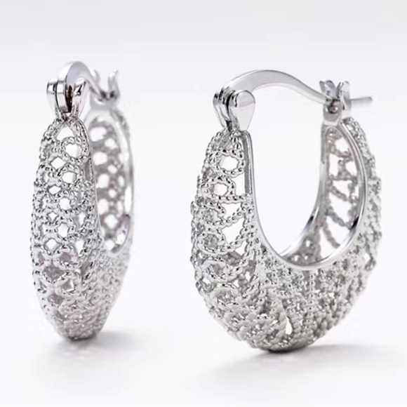 Bohemian Vintage Hollow Flower Vine Hoop Earrings - Picture 4 of 4